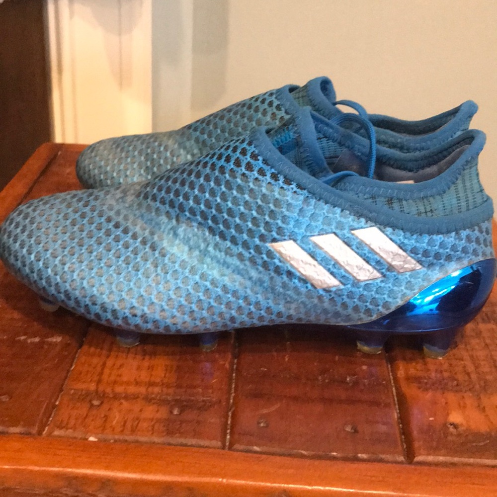 Adidas soccer cleats! Size kids 4! - Picture 2 of 8